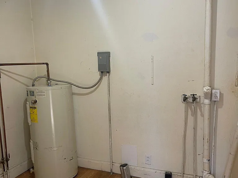 710 E State St #A — Photo 12