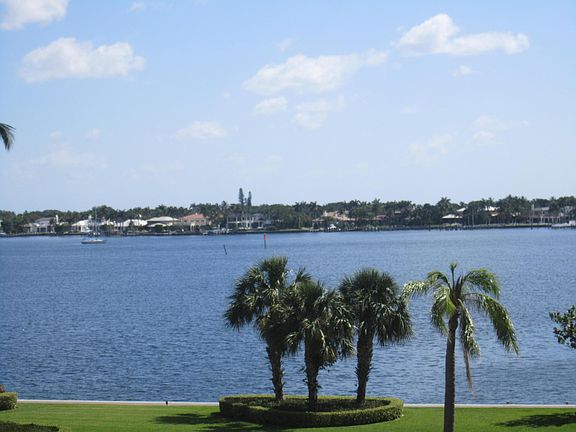 2nd image of 122 Lakeshore Drive #434