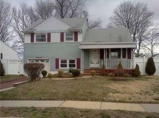 19 Wilshire Rd, Edison, NJ 08817