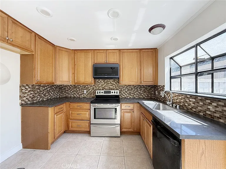 231 Springview — Photo 7