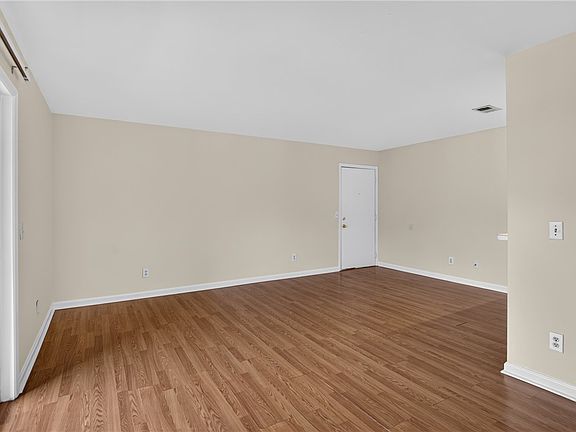 5th image of 220 Elm St APT 533