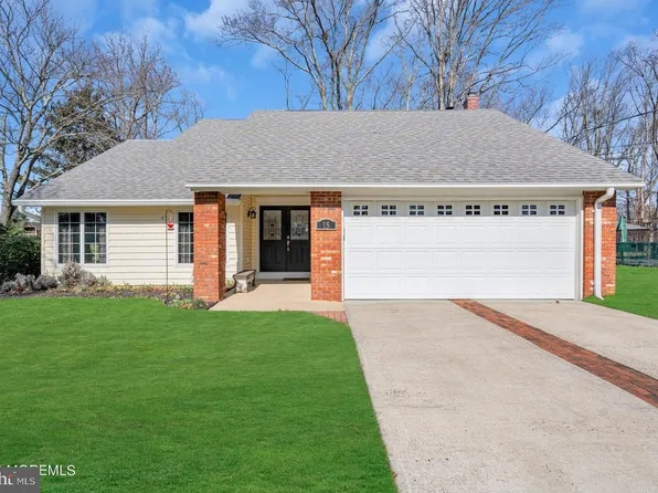 15 High Ridge Rd, Howell, NJ 07731