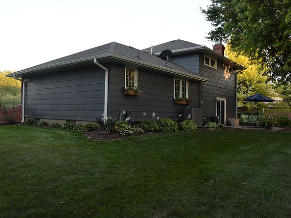 Large Backyard
Lot .6 acres