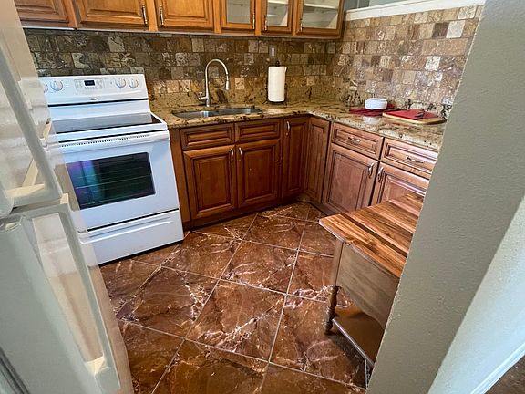 3rd image of 7506 Pomelo Dr
