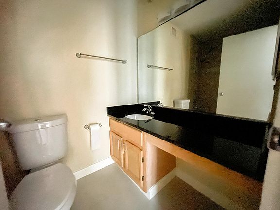 5th image of 200 N Dearborn St Unit 3504