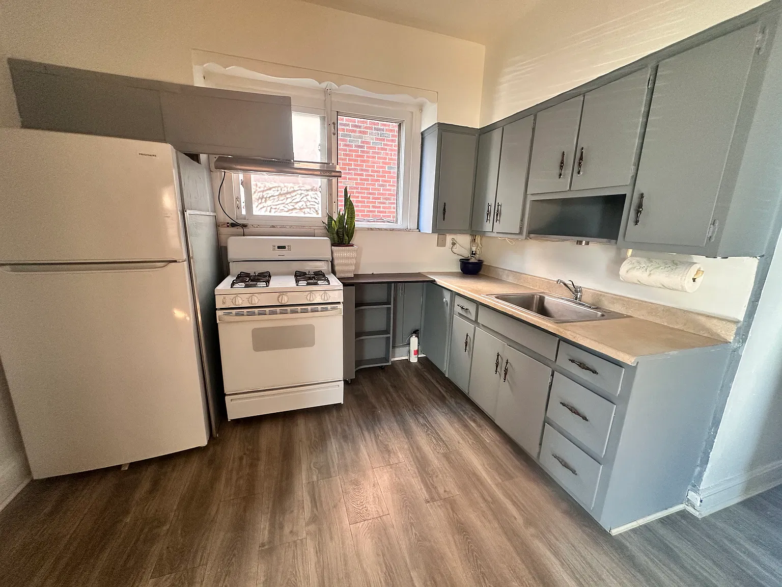 3 bed, 1000 sqft, $2,950 — Photo 1