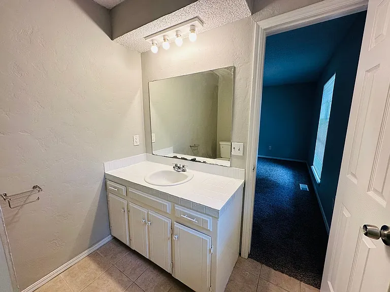 11701 N Lee Ave — Photo 23