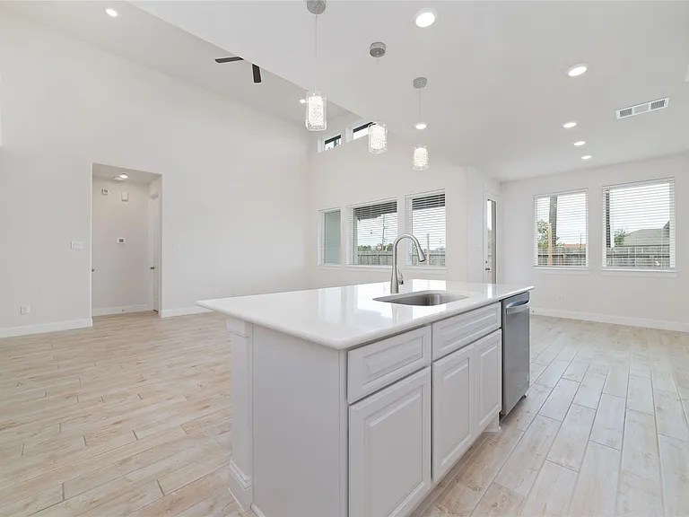 1911 Hickory Grove Ln — Photo 20