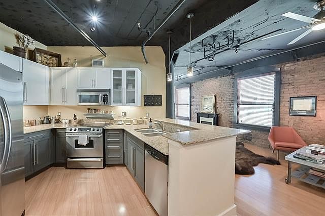 1st image of 910 Houston St APT 404