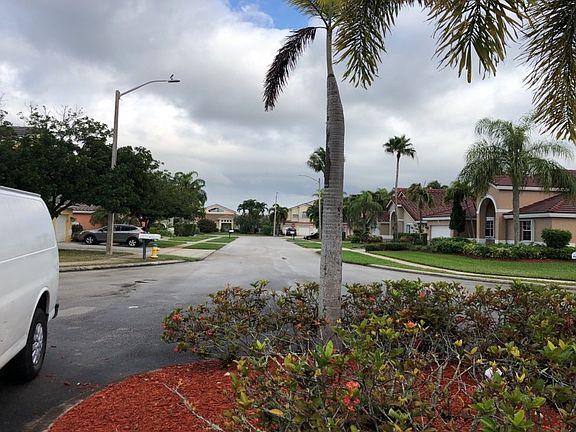 4th image of 920 NW 201st Way