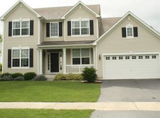 131 Charleston Ln, Gilberts, IL 60136