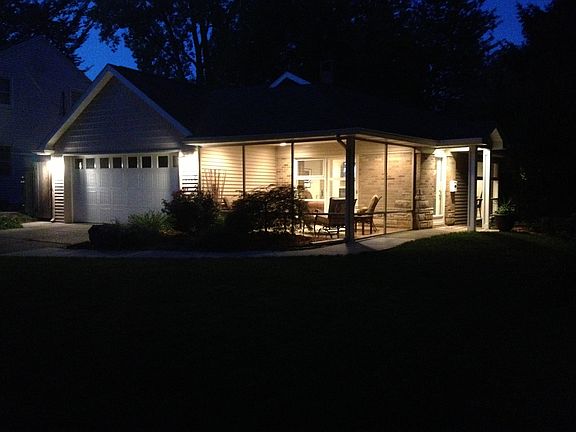 3rd image of 1052 Lakeside Dr SE
