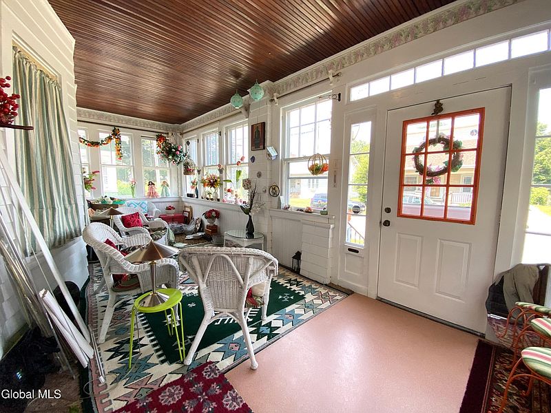 4th image of 338 Taylor Court