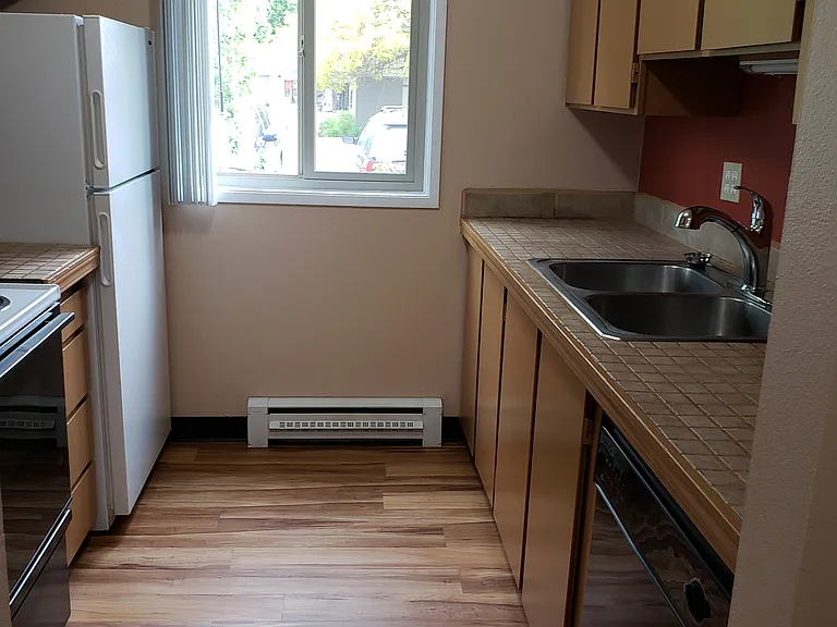 Aspen Circle Apartments — Photo 26