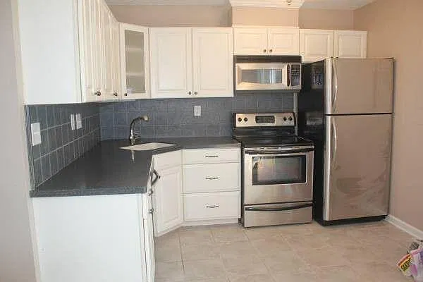 4 bed, 3.5 bath, 1856 sqft, $1,395 — Photo 2