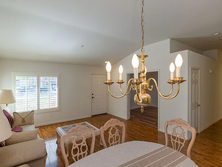 652 Teresa St — Photo 9