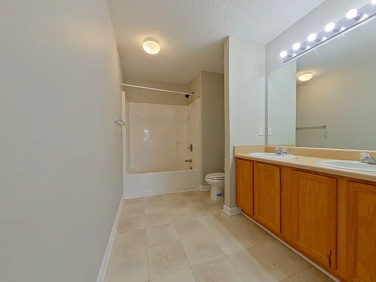 10-web-or-mls-7 Main Bathroom-3_04102026