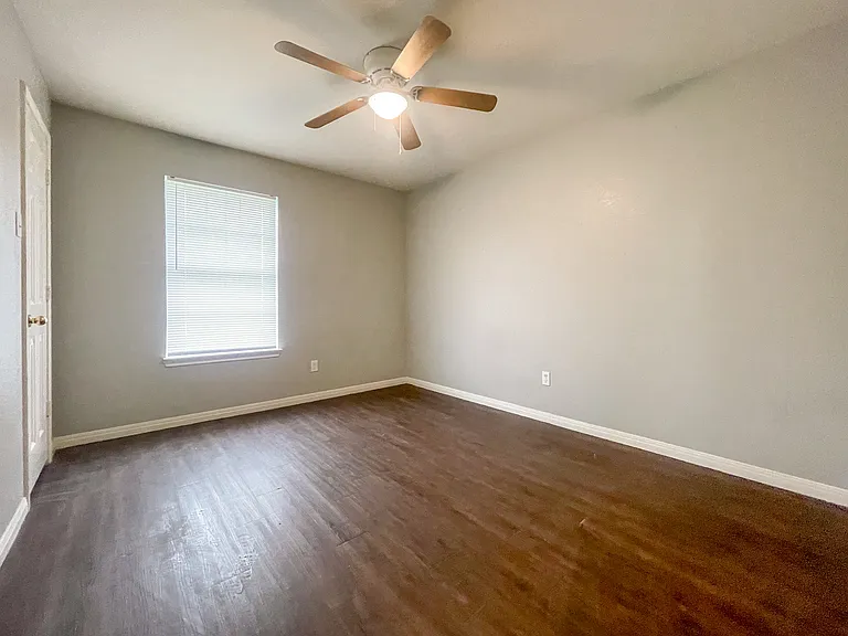 180 Spring Water Ln — Photo 9