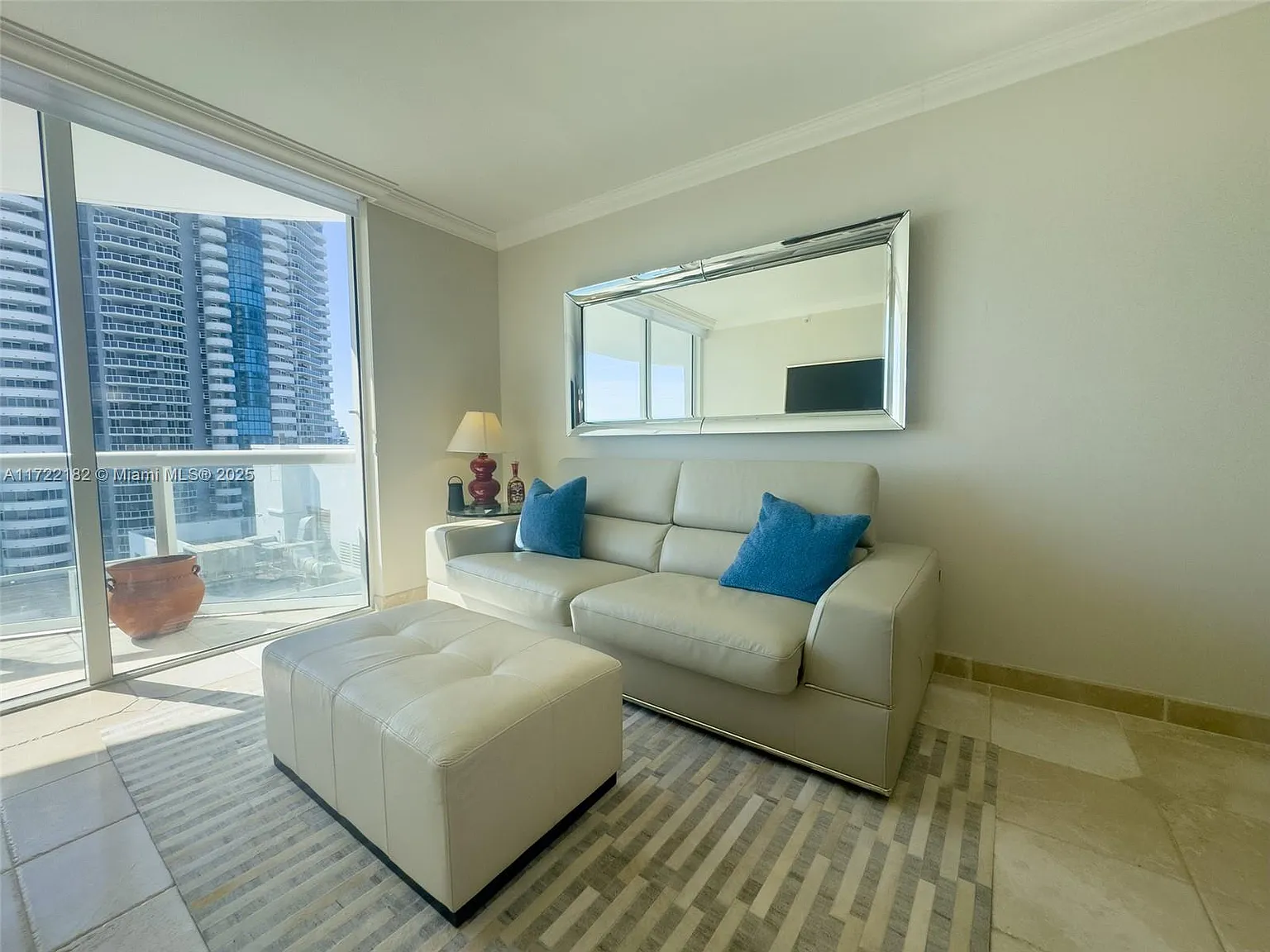 Akoya Condo — Photo 4