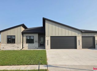 1814 E 8th St, Hickman, NE 68372