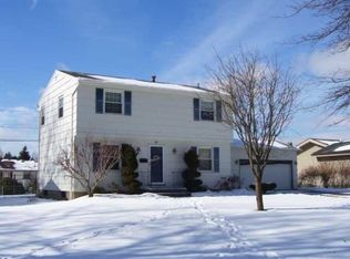 93 Pin Oak Ln, Rochester, NY 14622