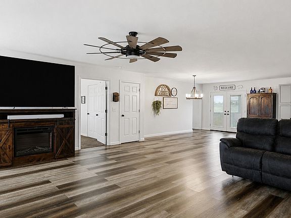 5th image of 447 Oakland Ln
