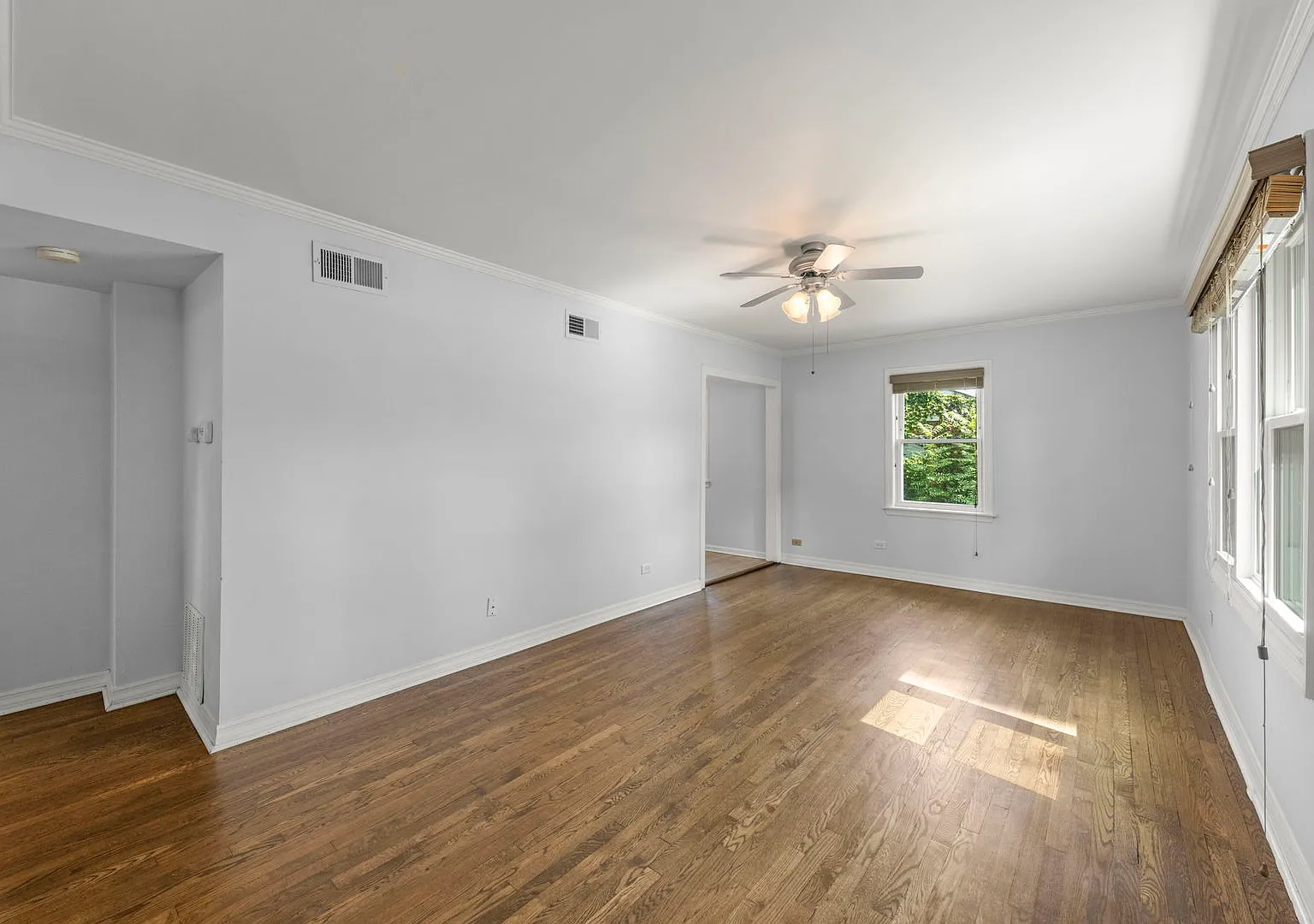 2 bed, 864 sqft, $2,400 — Photo 4