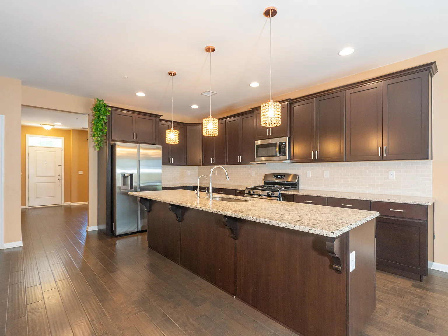 3 bed, 2330 sqft, $3,800 — Photo 3