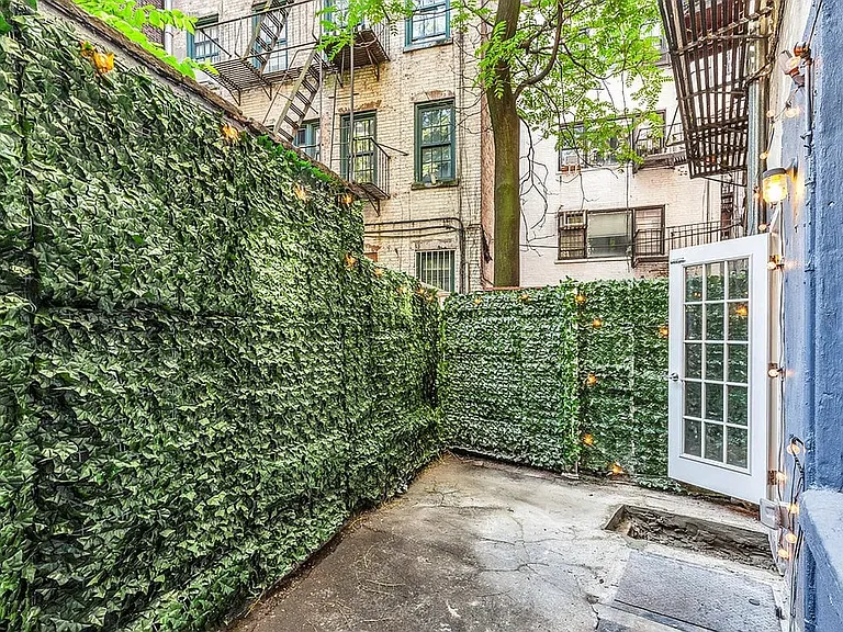 562 Hudson St #2 — Photo 2