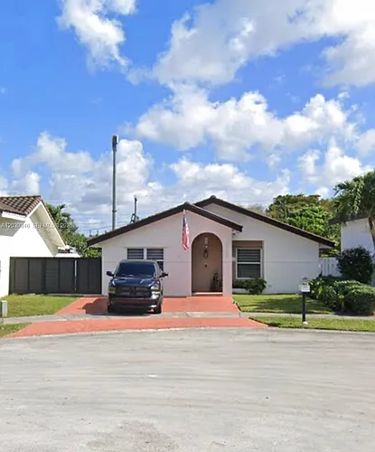 8121 SW 136th Pl Photo 1