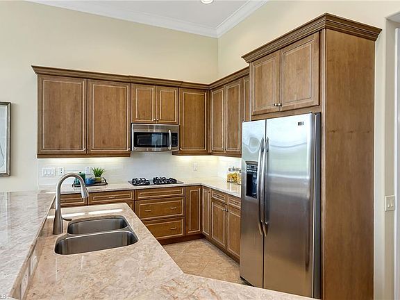 5th image of 28531 Calabria Ct Unit 202