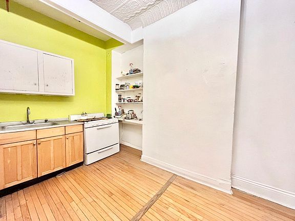 5th image of 89 Ryerson St #1B