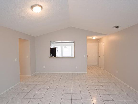 5th image of 122 Honeywood Dr