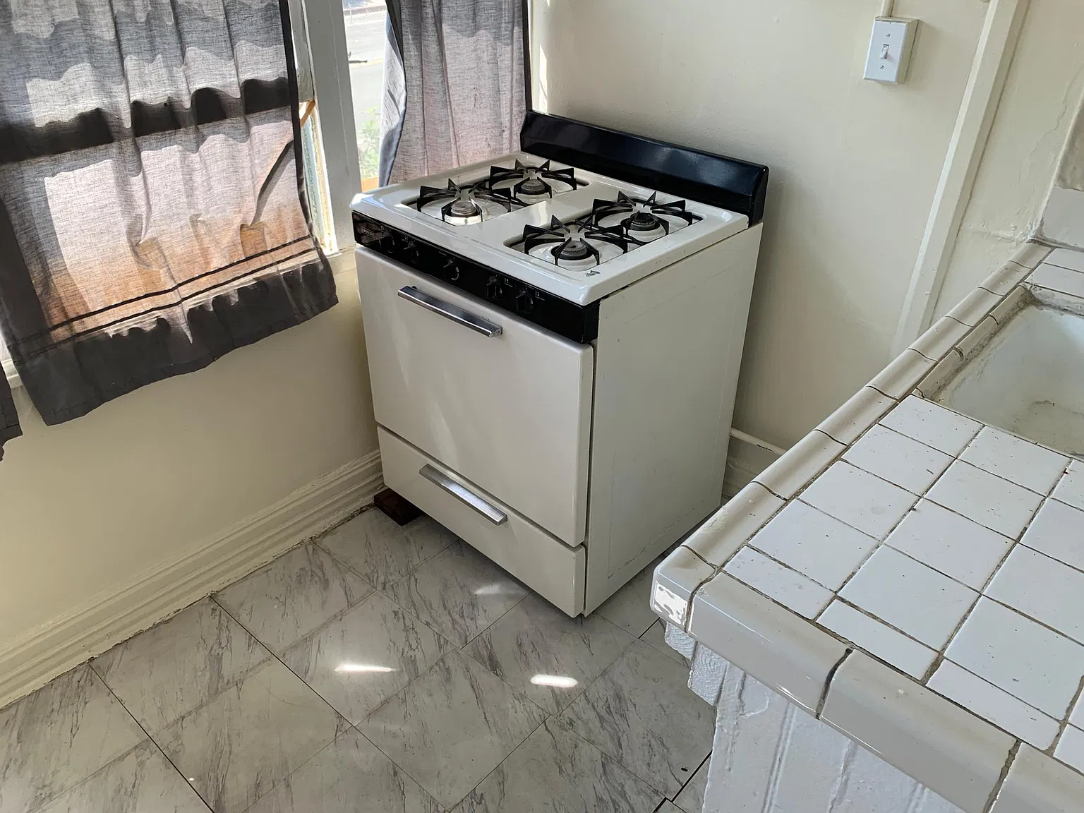 Studio, 350 sqft, $1,500 — Photo 4