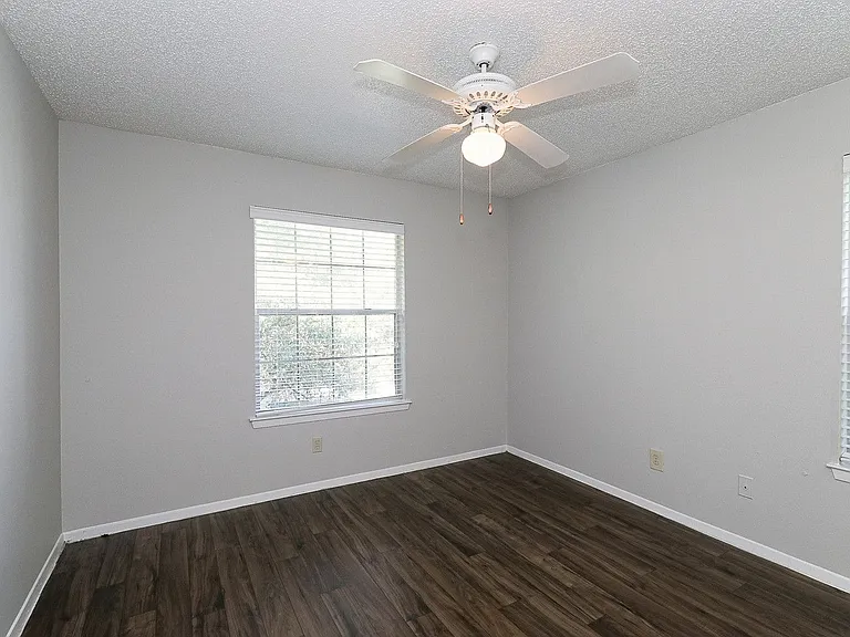 City Crest Apartments — Photo 153