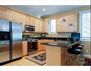 5th image of 921 N Hermitage Ave APT 1