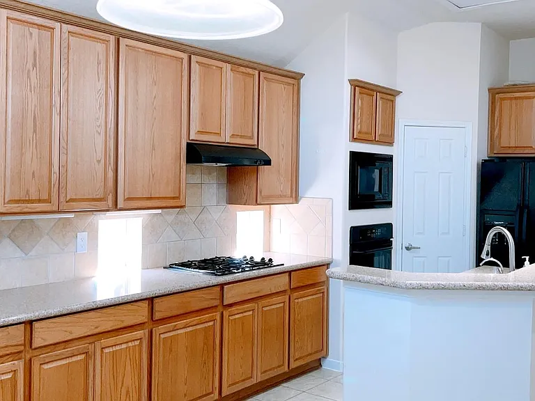 2910 Sandleigh Dr — Photo 12