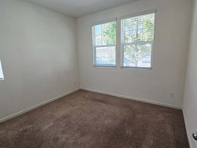 5444 Gallier Loop — Photo 16