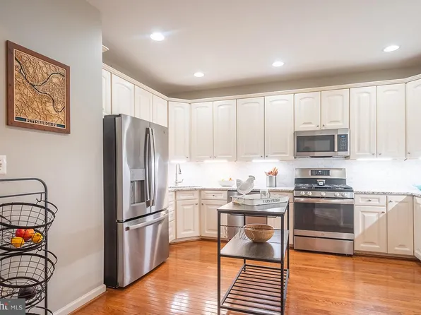 220 W Ridge Ct, Warrenton, VA 20186