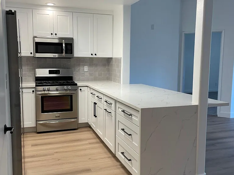 4477 Woodman Ave #209 — Photo 3