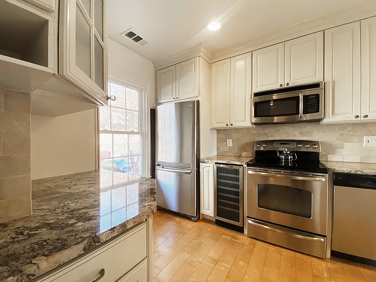 1664 Beekman Pl NW #A — Photo 8