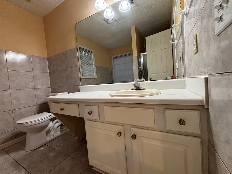 Master bathroom 2