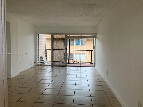 8889 Fontainebleau Blvd APT 403, Miami, FL 33172