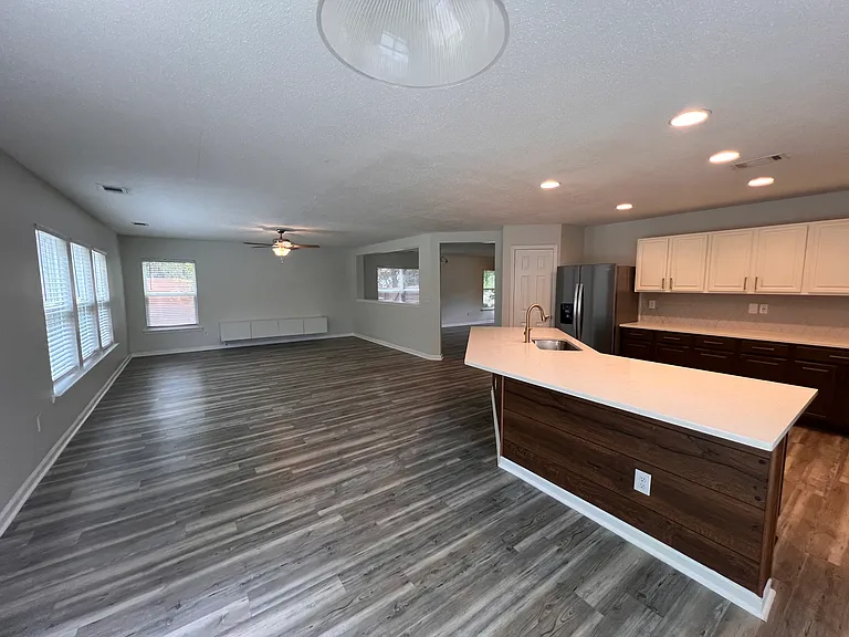 2304 Harwood Hills Ln — Photo 11
