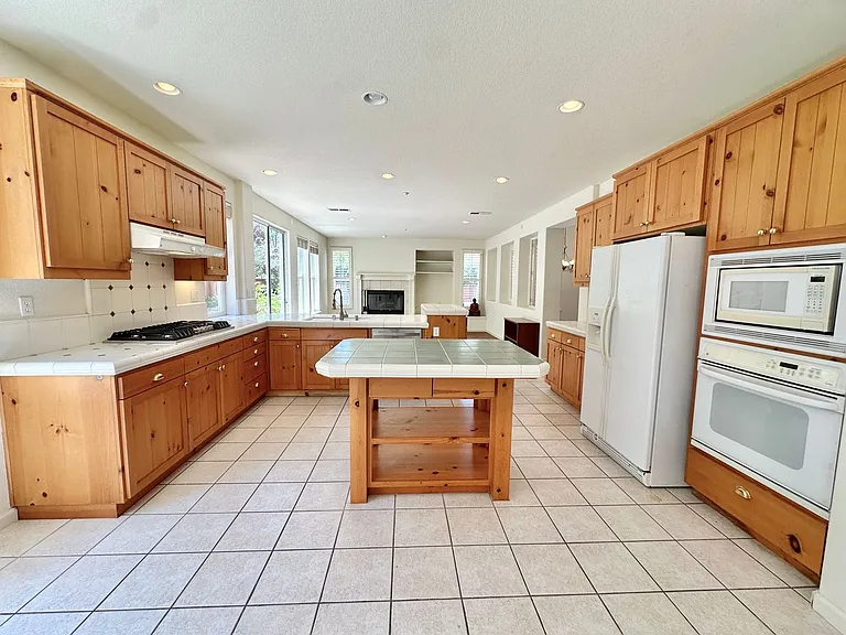 115 Maybeck St — Photo 12