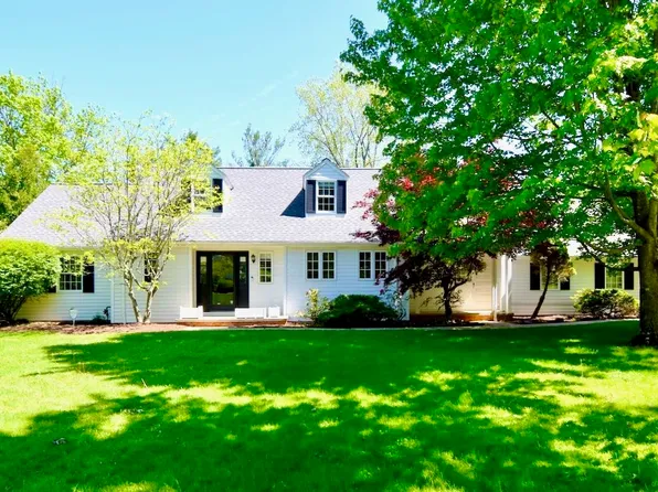 13 Daisy Ln, Pepper Pike, OH 44124