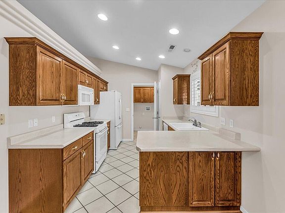 5th image of 348 W 300th St S #5