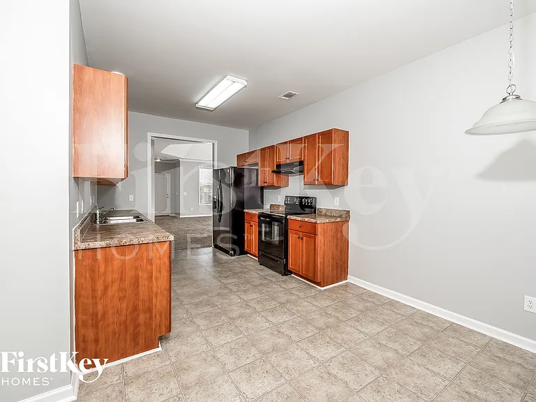 1256 Washington Dr — Photo 4