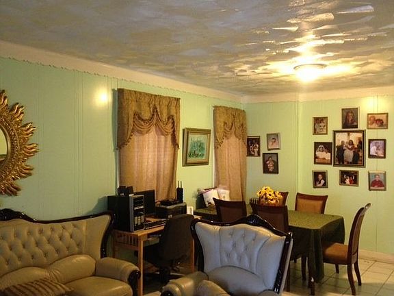4th image of 250 Hallock Ave
