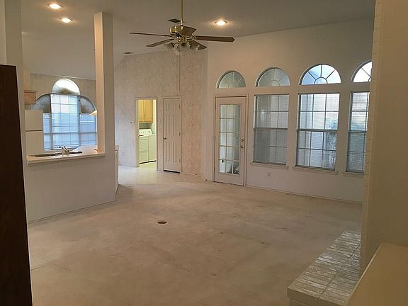 5th image of 2704 Bordeaux Dr
